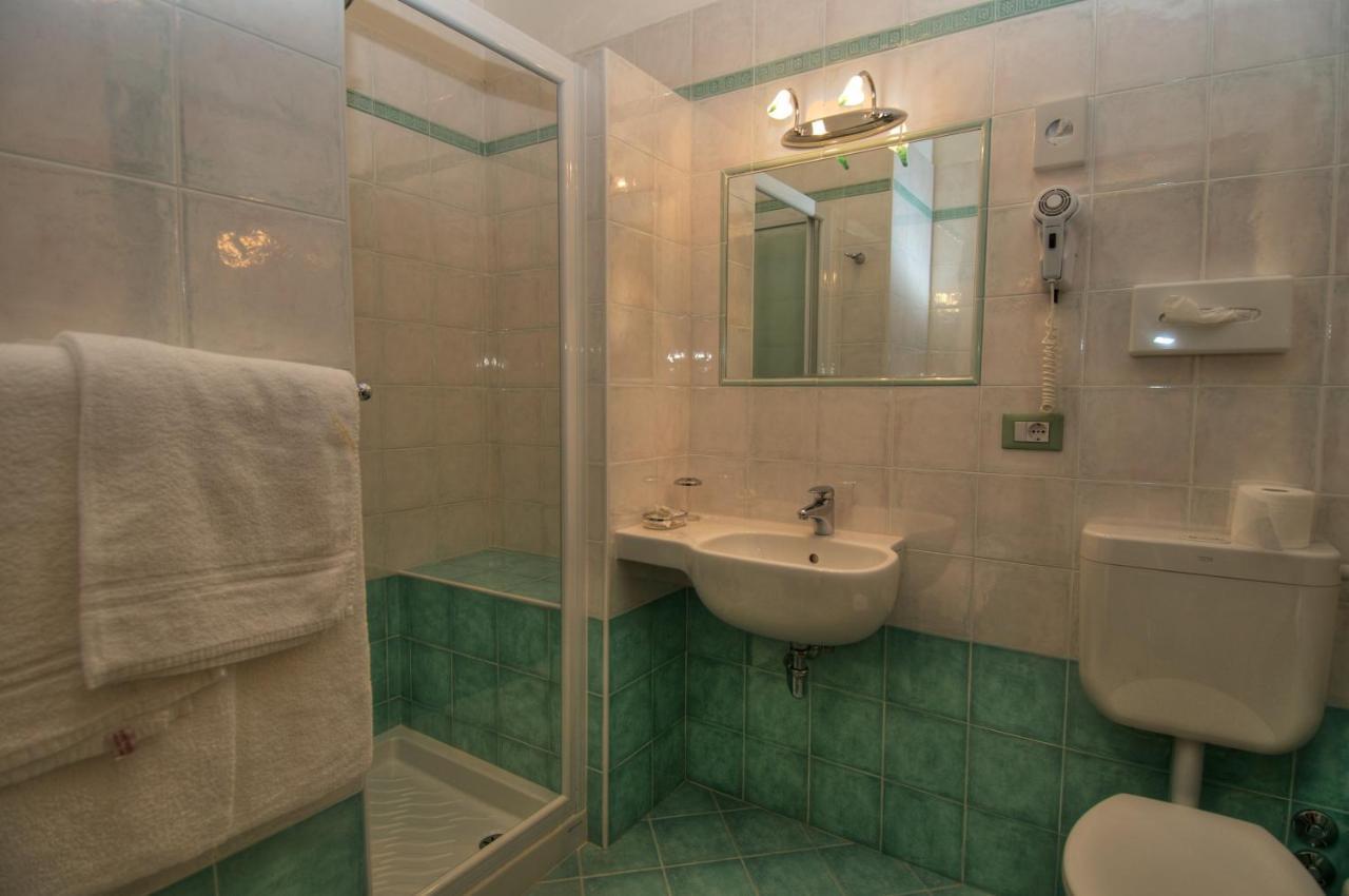 Hotel Caracas Lignano Sabbiadoro Quarto foto